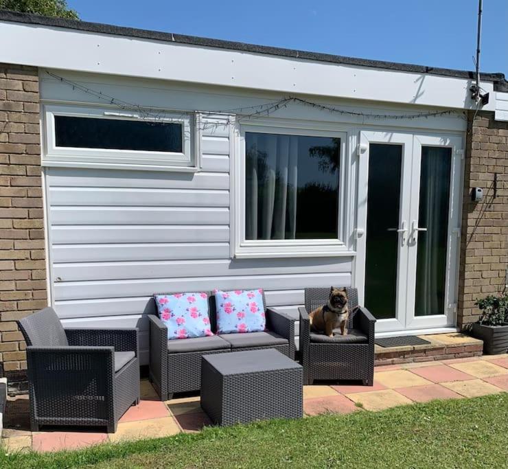 Hugo'S Hideaway Free Wifi Villa Hemsby Exterior photo