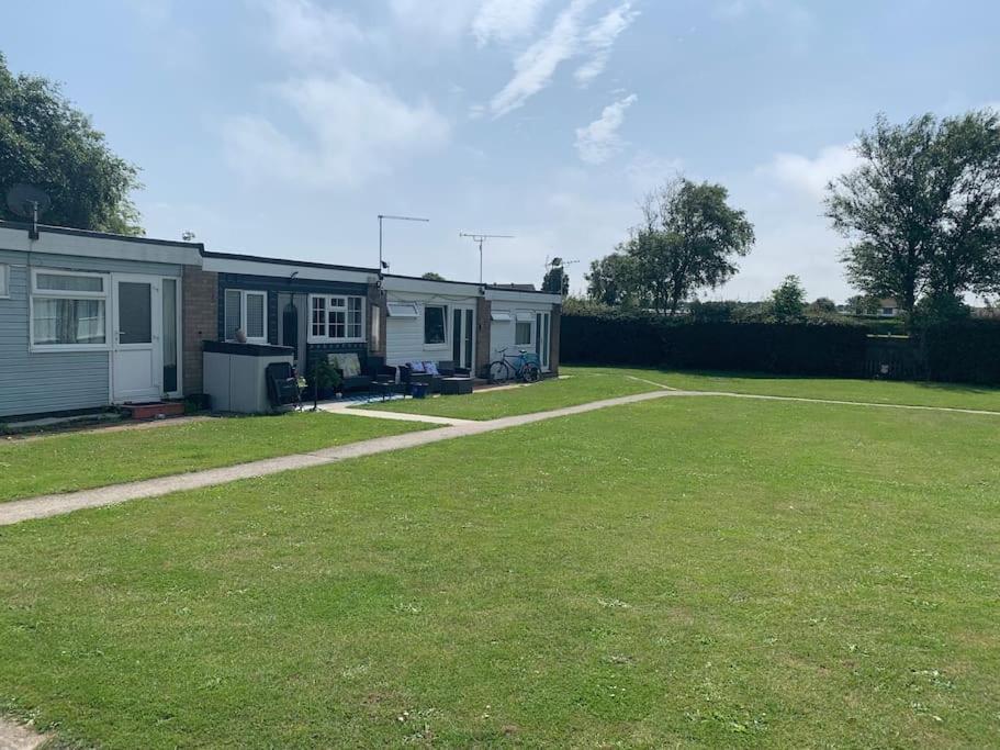 Hugo'S Hideaway Free Wifi Villa Hemsby Exterior photo